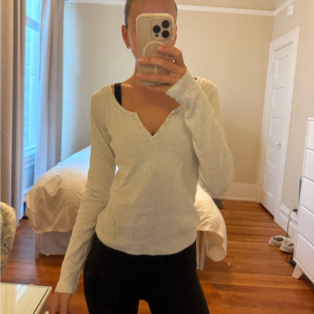 Gray Long Sleeve V-Neck Top Brandy Melville (one size)